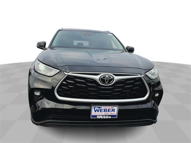 used 2022 Toyota Highlander car, priced at $36,498