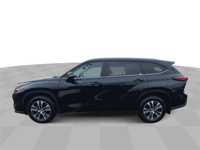 used 2022 Toyota Highlander car, priced at $36,498