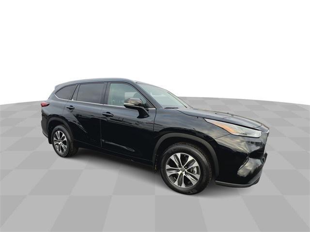 used 2022 Toyota Highlander car, priced at $36,498