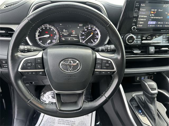 used 2022 Toyota Highlander car, priced at $36,498