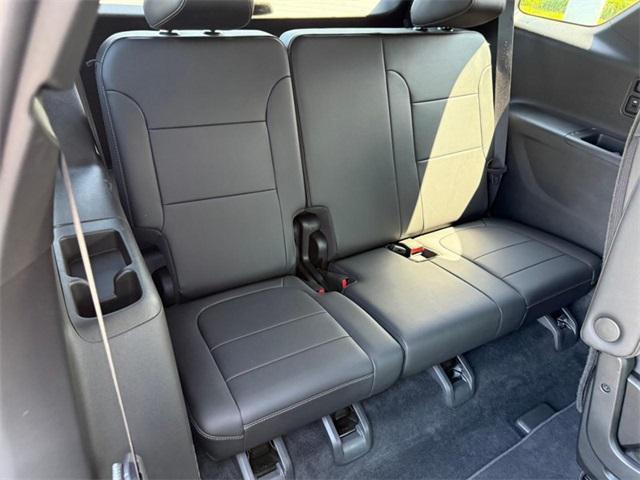 used 2022 Chevrolet Traverse car, priced at $28,912