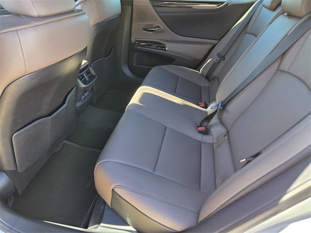 new 2025 Lexus ES 350 car, priced at $43,935