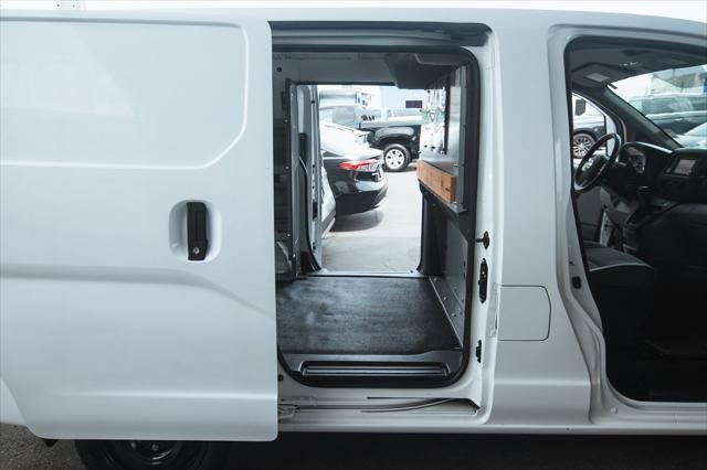 used 2017 Nissan NV200 car