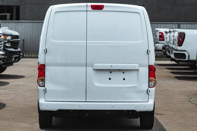 used 2017 Nissan NV200 car