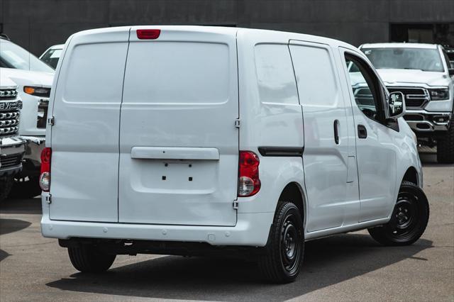 used 2017 Nissan NV200 car