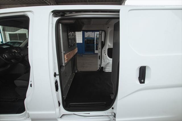 used 2017 Nissan NV200 car