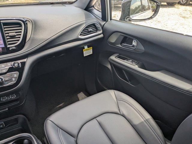 new 2025 Chrysler Pacifica car, priced at $44,727