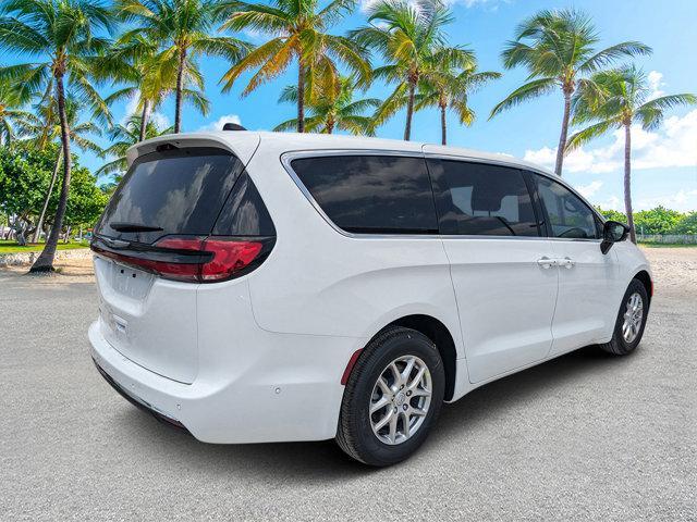 new 2025 Chrysler Pacifica car, priced at $44,727