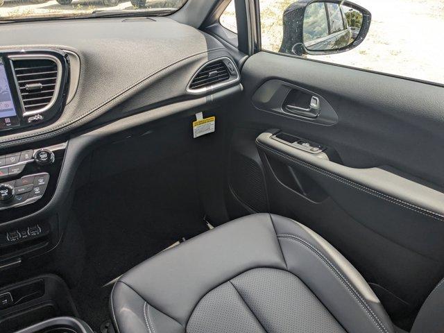 new 2025 Chrysler Pacifica car, priced at $40,284