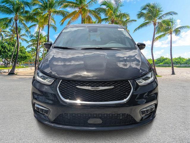 new 2025 Chrysler Pacifica car, priced at $40,284