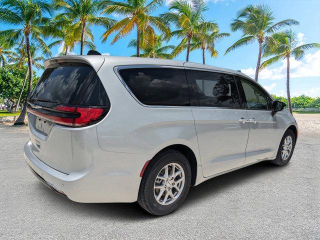 new 2024 Chrysler Pacifica car, priced at $42,602