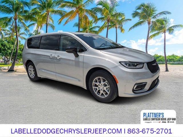 new 2024 Chrysler Pacifica car, priced at $42,602