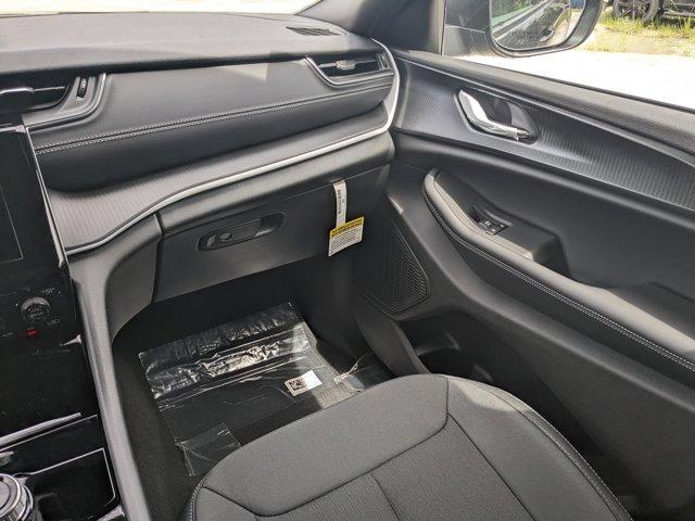 new 2025 Jeep Grand Cherokee L car, priced at $40,989
