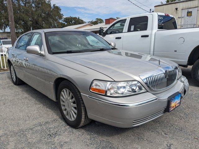 used 2005 Lincoln Town Car car, priced at $4,500