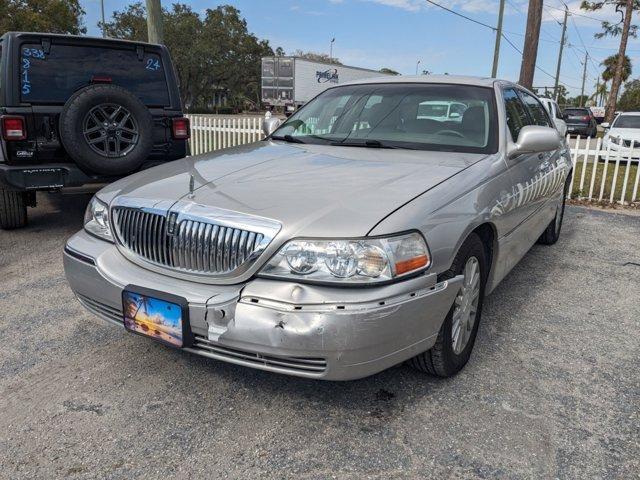 used 2005 Lincoln Town Car car, priced at $4,500