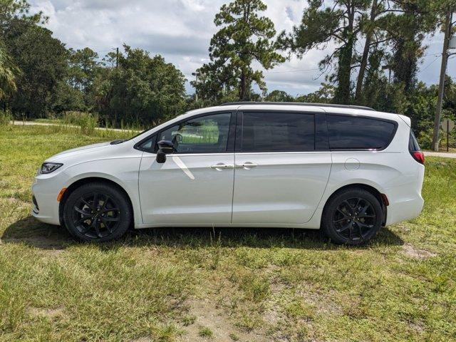 new 2024 Chrysler Pacifica car, priced at $43,345