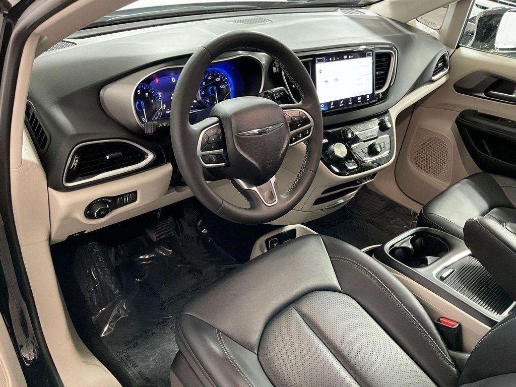 used 2024 Chrysler Pacifica car, priced at $29,600