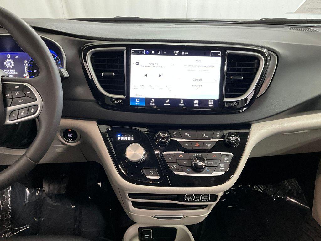 used 2024 Chrysler Pacifica car, priced at $29,600