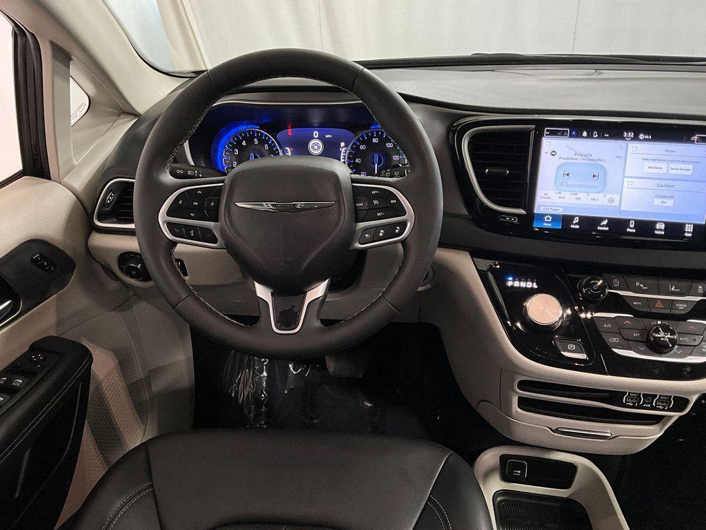 used 2024 Chrysler Pacifica car, priced at $29,600