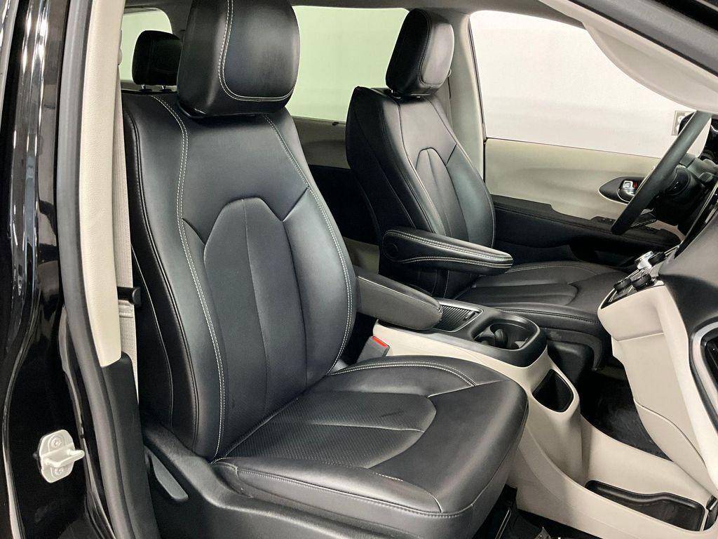 used 2024 Chrysler Pacifica car, priced at $29,600