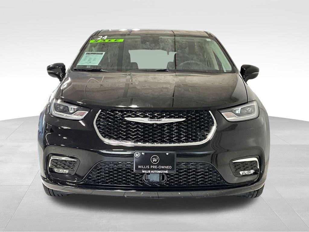 used 2024 Chrysler Pacifica car, priced at $29,600