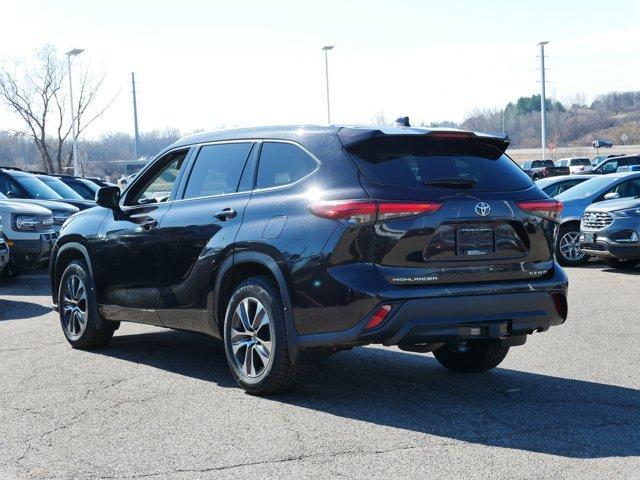 used 2022 Toyota Highlander car, priced at $33,698