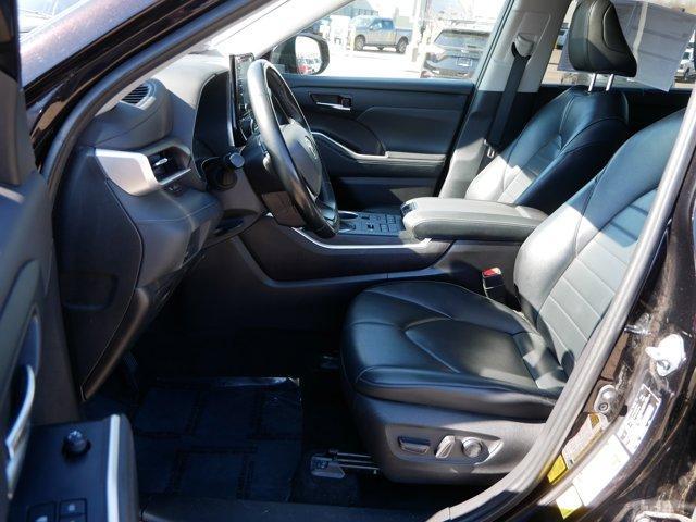 used 2022 Toyota Highlander car, priced at $33,698
