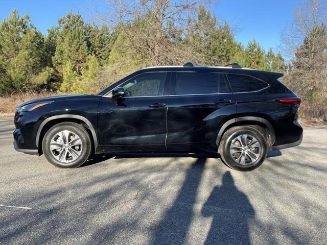 used 2022 Toyota Highlander car, priced at $31,923