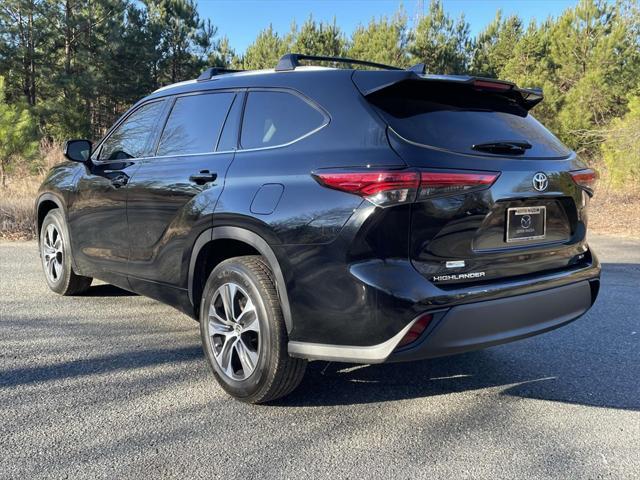 used 2022 Toyota Highlander car, priced at $31,923