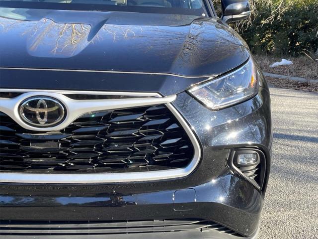 used 2022 Toyota Highlander car, priced at $31,923