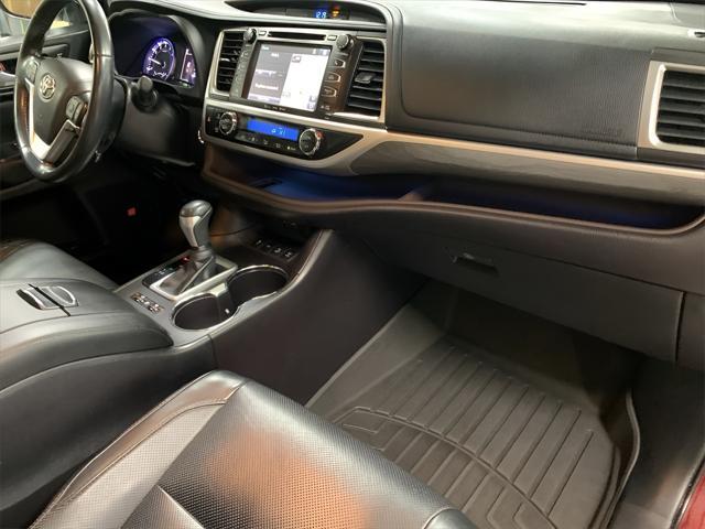 used 2019 Toyota Highlander car, priced at $31,900