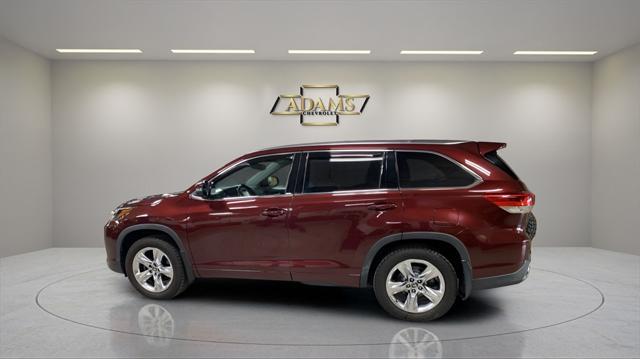 used 2019 Toyota Highlander car, priced at $31,900