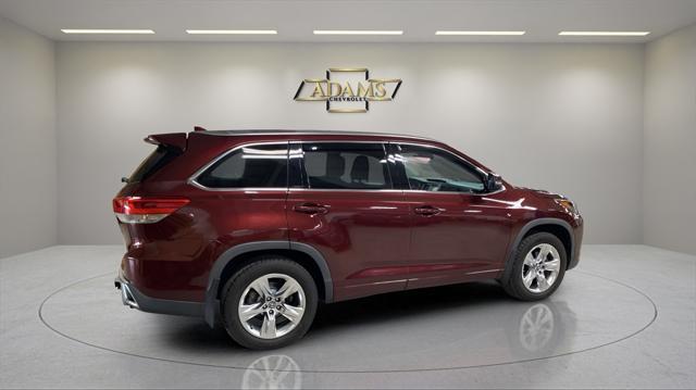 used 2019 Toyota Highlander car, priced at $31,900