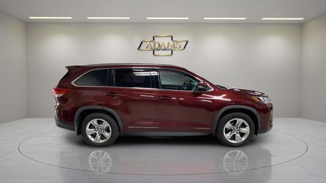 used 2019 Toyota Highlander car, priced at $31,900