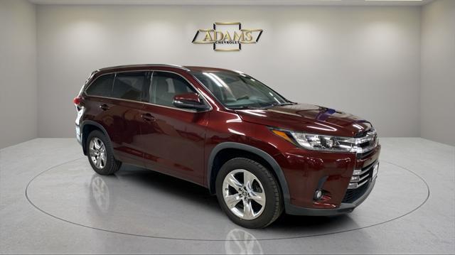 used 2019 Toyota Highlander car, priced at $31,900