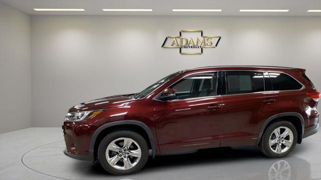 used 2019 Toyota Highlander car, priced at $31,900