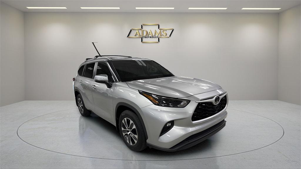 used 2023 Toyota Highlander car, priced at $37,900