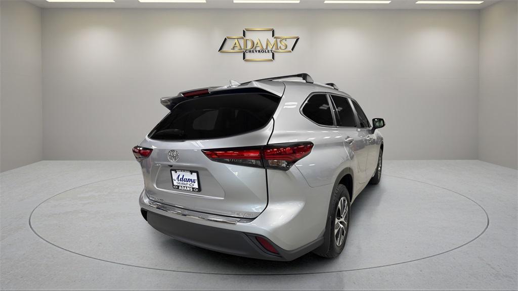 used 2023 Toyota Highlander car, priced at $37,900