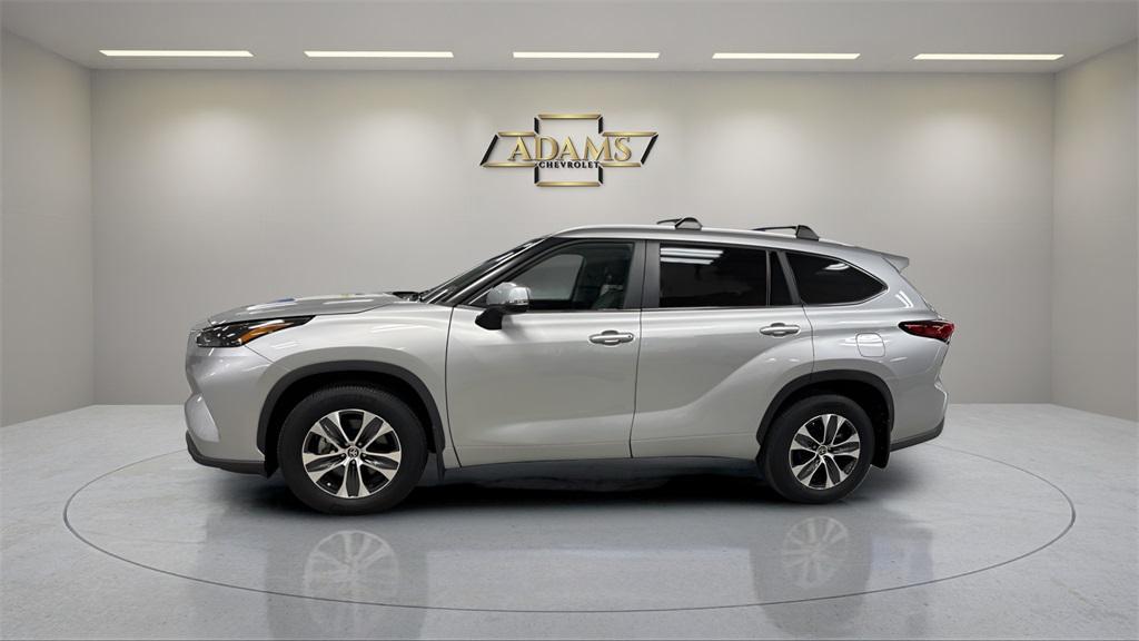 used 2023 Toyota Highlander car, priced at $37,900