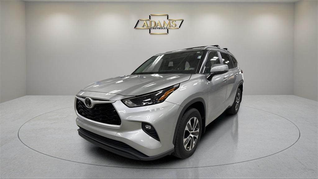 used 2023 Toyota Highlander car, priced at $37,900