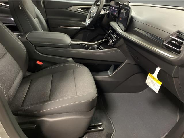 new 2025 Chevrolet Traverse car, priced at $40,200
