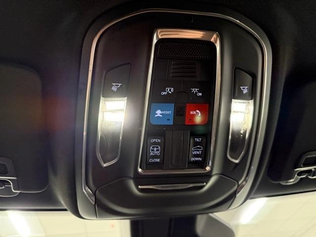 new 2025 Jeep Grand Cherokee car, priced at $38,147