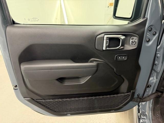new 2025 Jeep Gladiator car, priced at $50,227
