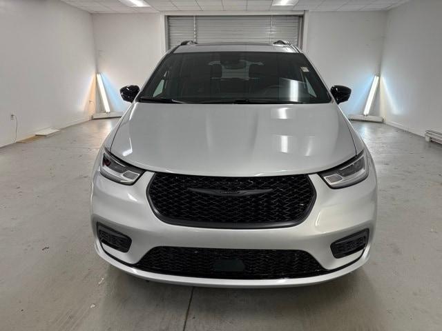 new 2026 Chrysler Pacifica car, priced at $51,107