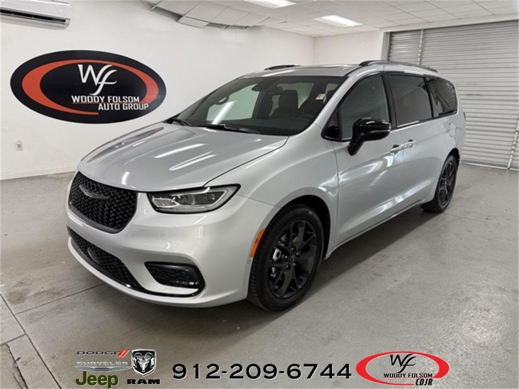 new 2026 Chrysler Pacifica car, priced at $51,107