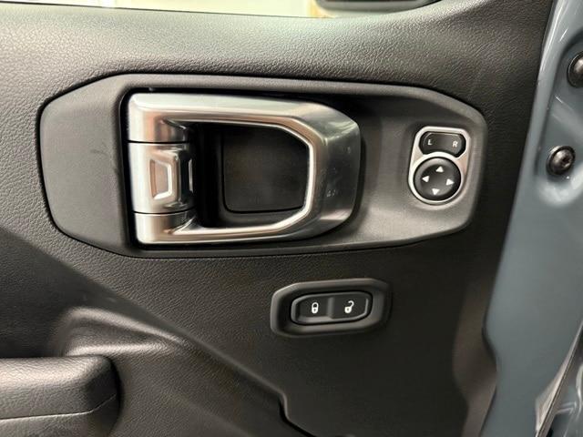 new 2025 Jeep Gladiator car, priced at $44,273