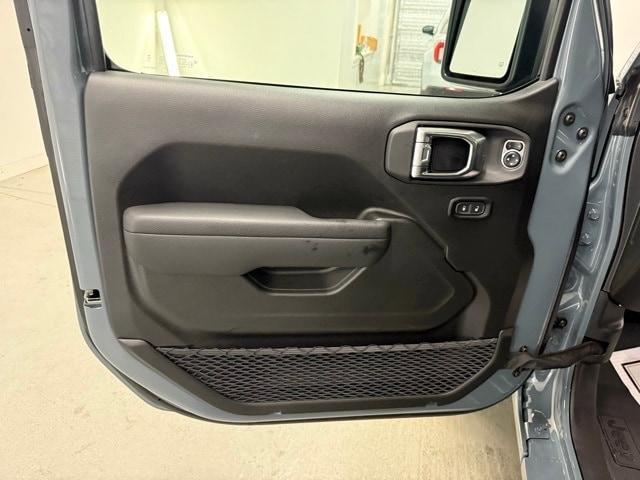 new 2025 Jeep Gladiator car, priced at $44,273