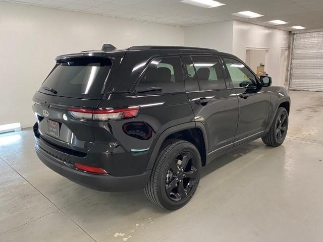 new 2025 Jeep Grand Cherokee car, priced at $42,925