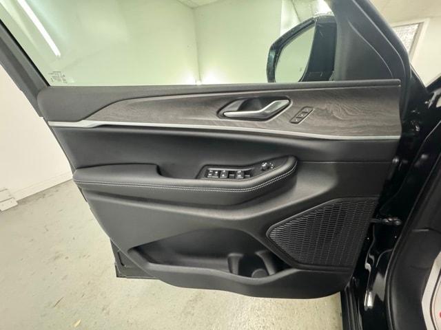 new 2025 Jeep Grand Cherokee L car, priced at $54,177