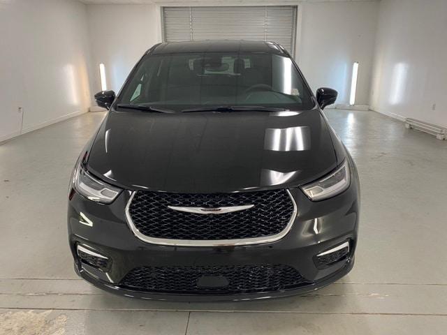 new 2025 Chrysler Pacifica car, priced at $43,032
